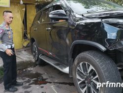 Kecelakaan Antara Mobil Fortuner Dengan Civic di Jalan Palasari Bandung, 1 Orang Terluka